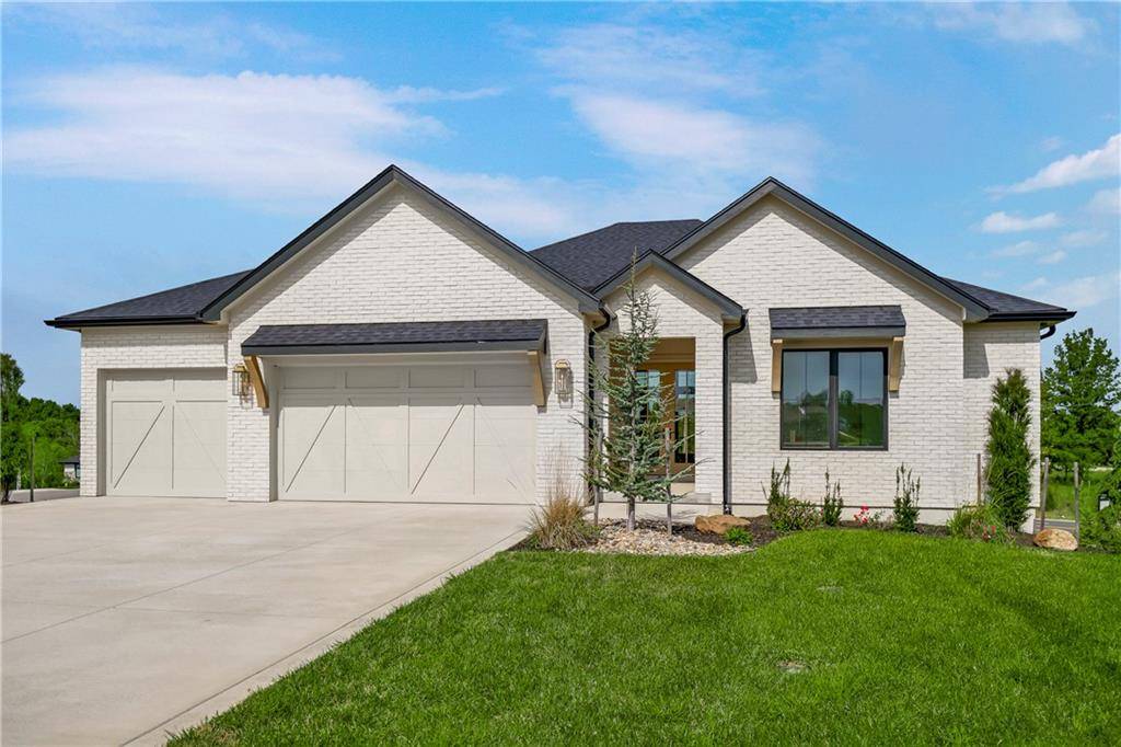 1816 NE Lashbrook CIR, Lee's Summit, MO 64086