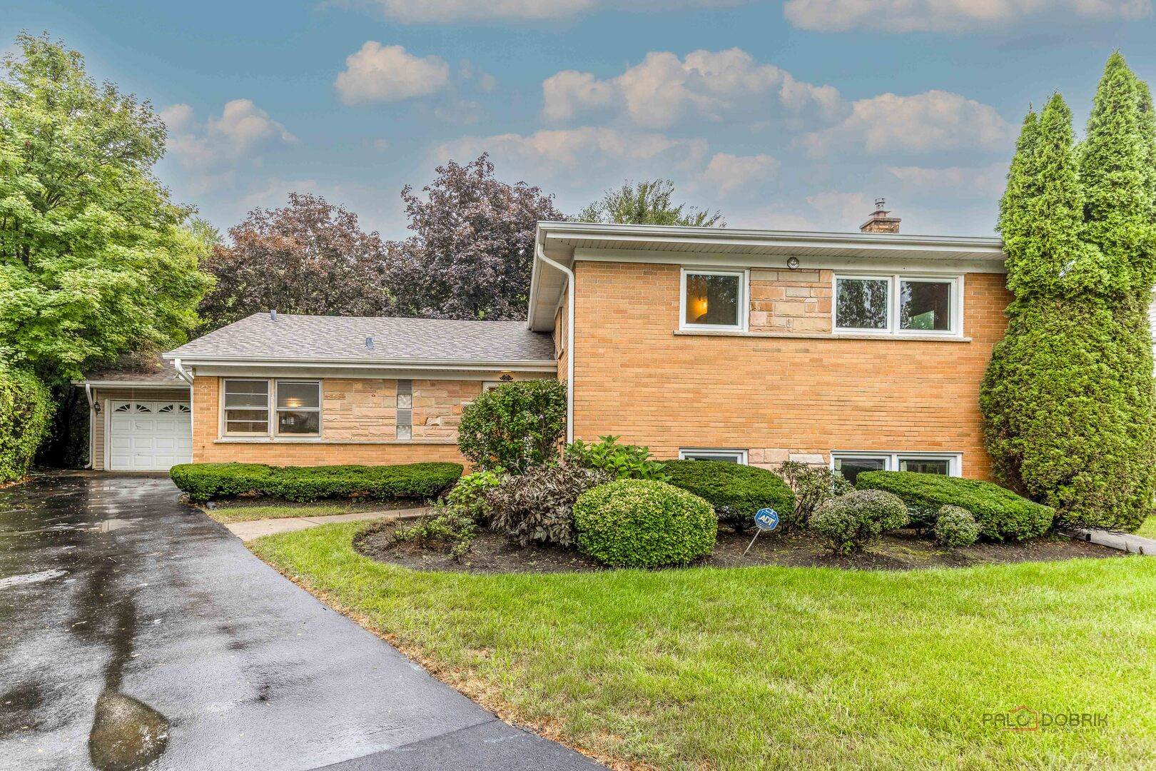 216 Valley View CT, Wilmette, IL 60091