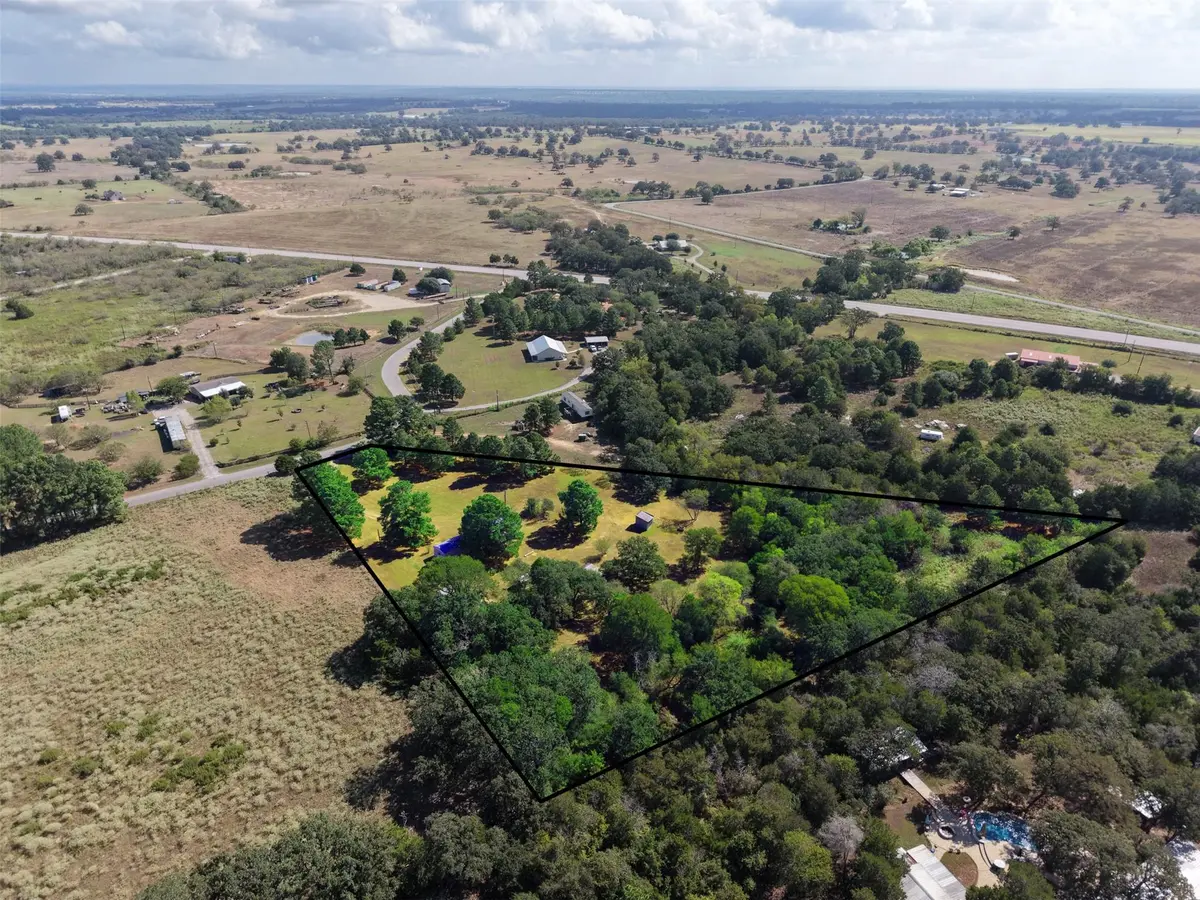 133 Pine Valley LOOP, Smithville, TX 78957