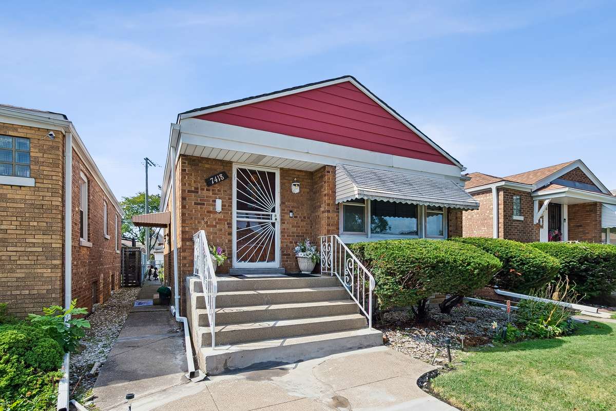 7418 S Maplewood AVE, Chicago, IL 60629