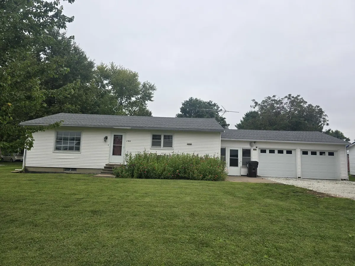 108 S Belmont ST, Bowen, IL 62316