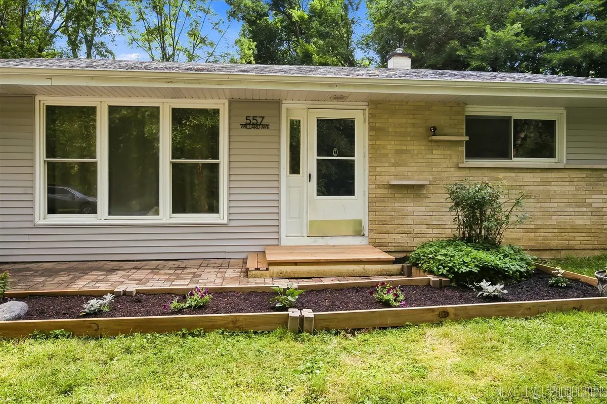 557 Willard AVE, Elgin, IL 60120