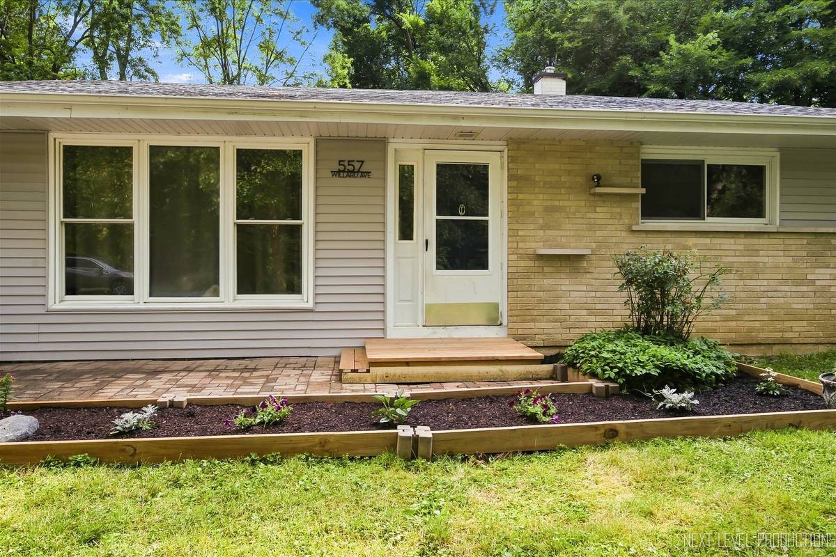 557 Willard AVE, Elgin, IL 60120