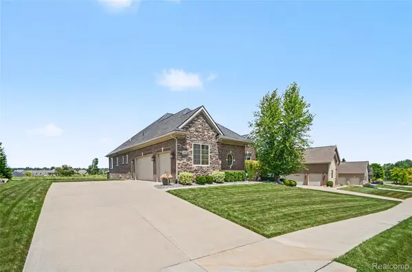 442 Overlook DR, Oxford Charter Township, MI 48371