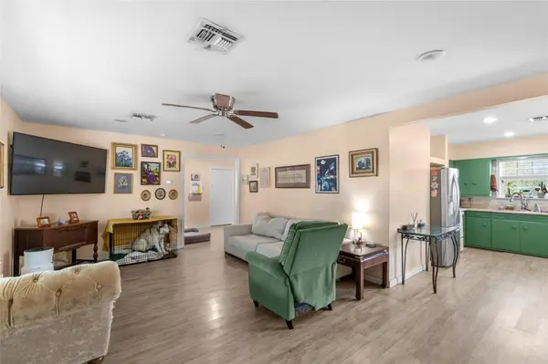 1004 Baumgarten ST, Schulenburg, TX 78956