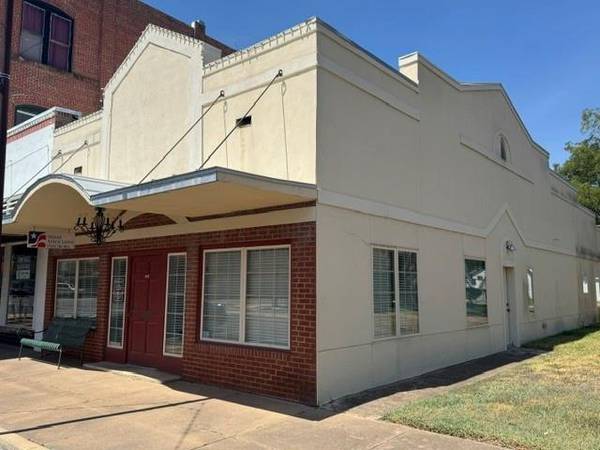 305 Main ST, Smithville, TX 78957