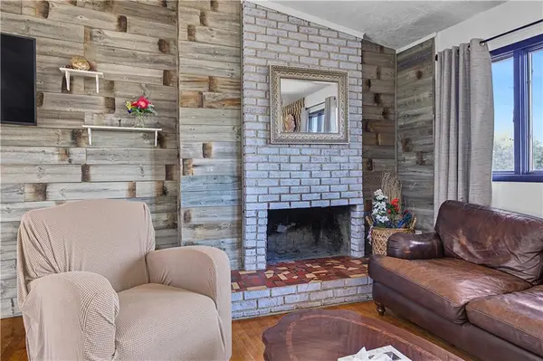 1103 Kasold DR, Lawrence, KS 66049