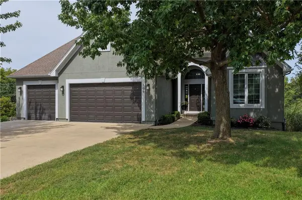 109 SE Chelsea DR, Lee's Summit, MO 64063