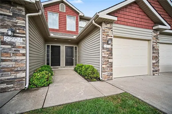 2200-2206 SW Suncatcher RD, Lee's Summit, MO 64082