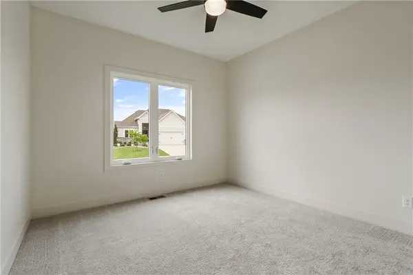 1226 Larkspur PL, Raymore, MO 64083