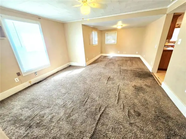 305 E JACKSON ST, Pittsburg, KS 66762