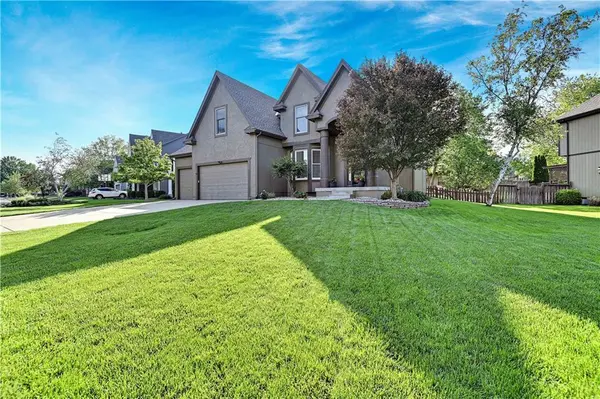 5012 W 163RD ST, Overland Park, KS 66085