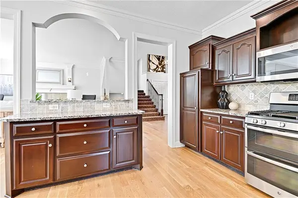 5012 W 163RD ST, Overland Park, KS 66085