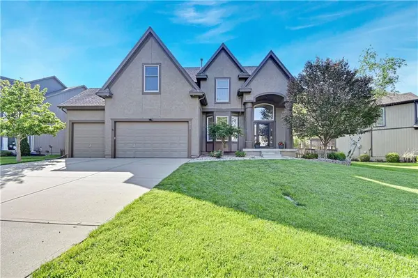 5012 W 163RD ST, Overland Park, KS 66085