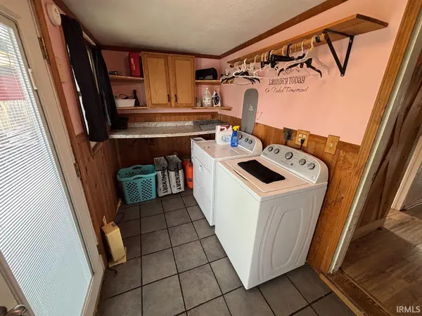 112 Vine ST, Gas City, IN 46933-1043