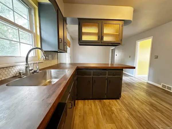 18 Morningside DR, Washington, IN 47501