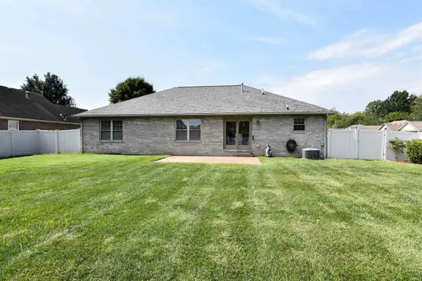 9329 Valley View DR, Evansville, IN 47711