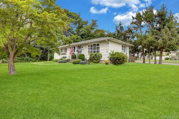 13 Haight ST, Deer Park, NY 11729