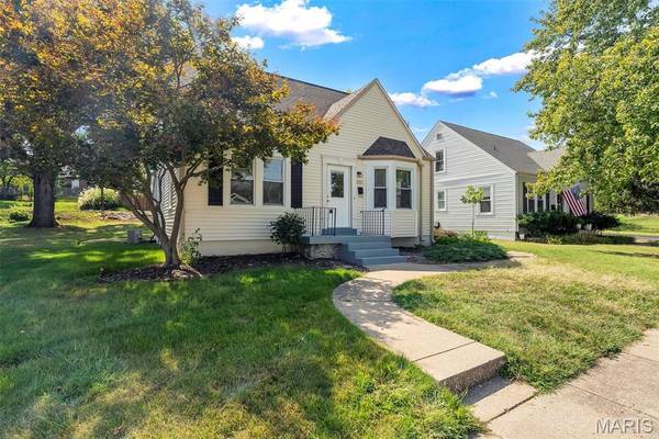 1165 Jackson ST, St Charles, MO 63301
