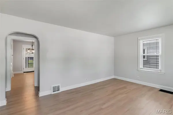 1165 Jackson ST, St Charles, MO 63301