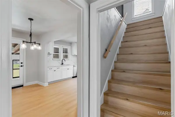 1165 Jackson ST, St Charles, MO 63301
