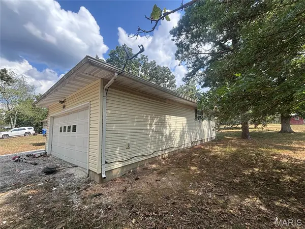 668 Lone Pine RD, Houston, MO 65483