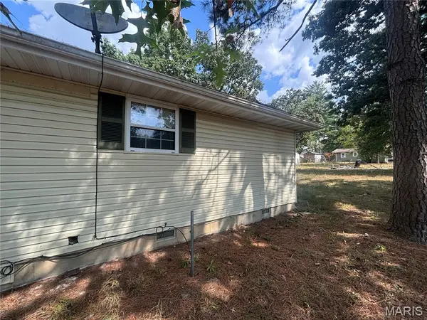 668 Lone Pine RD, Houston, MO 65483