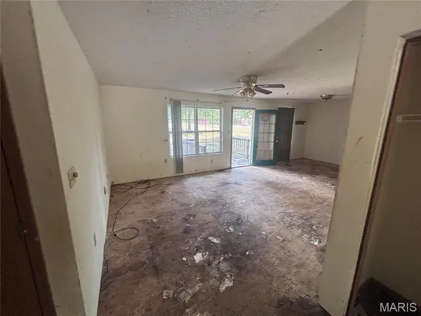 668 Lone Pine RD, Houston, MO 65483