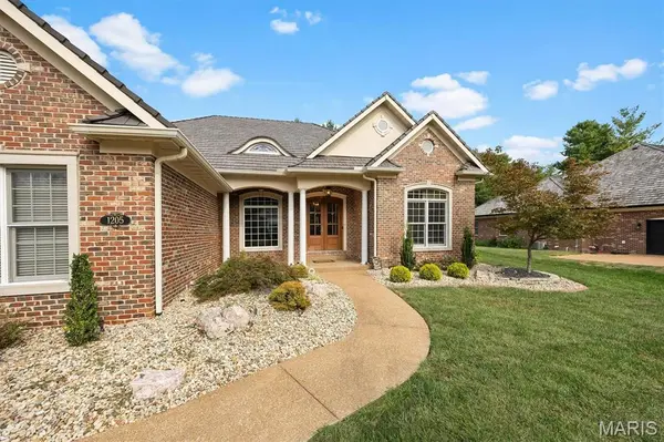 1205 S Oxfordshire LN, Edwardsville, IL 62025