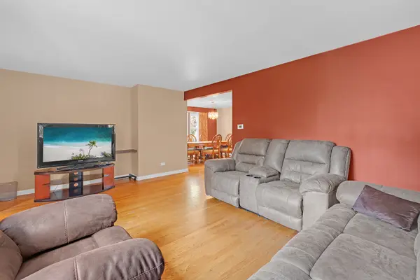 10825 S Artesian AVE, Chicago, IL 60655