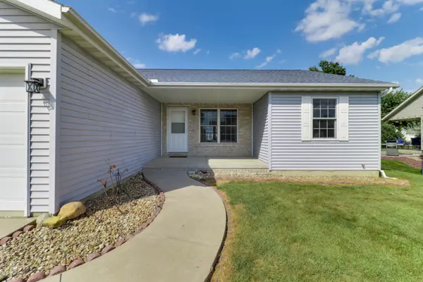 209 Pheasant LN, Hudson, IL 61748