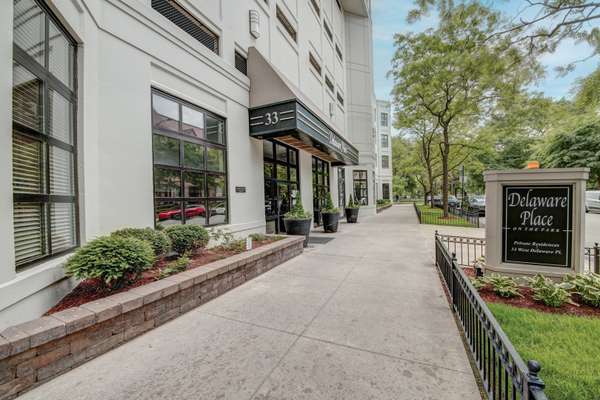 33 W Delaware PL #19H, Chicago, IL 60610