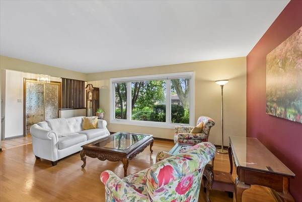 7949 Sycamore DR, Orland Park, IL 60462