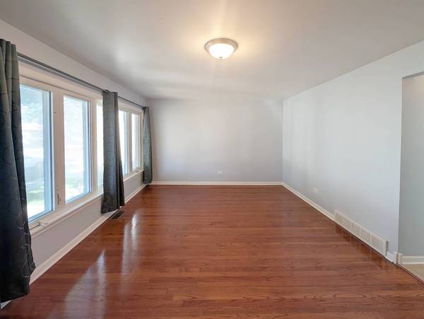 5121 S Tripp AVE, Chicago, IL 60632