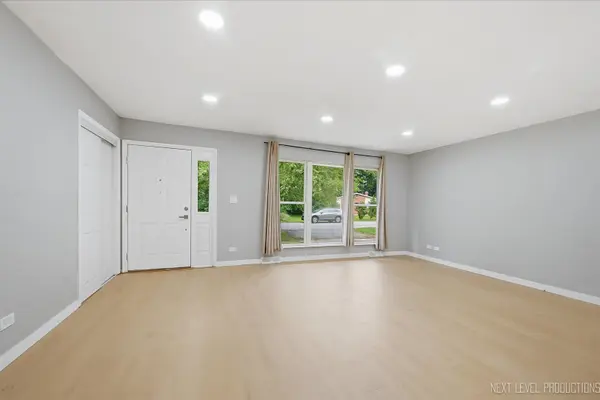 557 Willard AVE, Elgin, IL 60120
