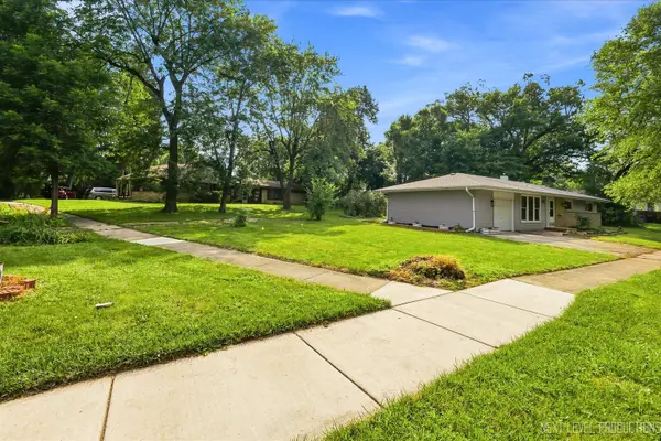 557 Willard AVE, Elgin, IL 60120