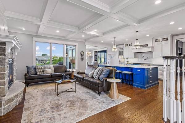 816 Beach RD, Waconia, MN 55387