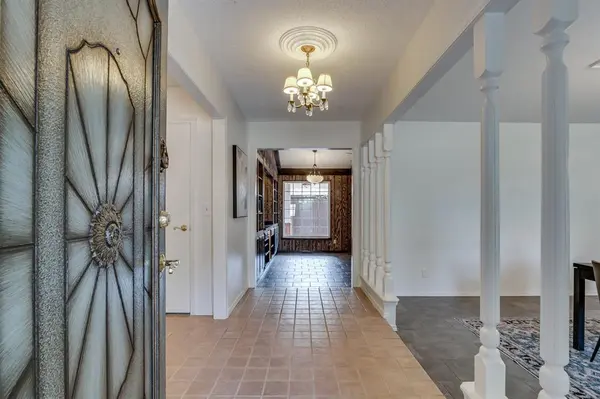 8230 NW 18th ST, Oklahoma City, OK 73127