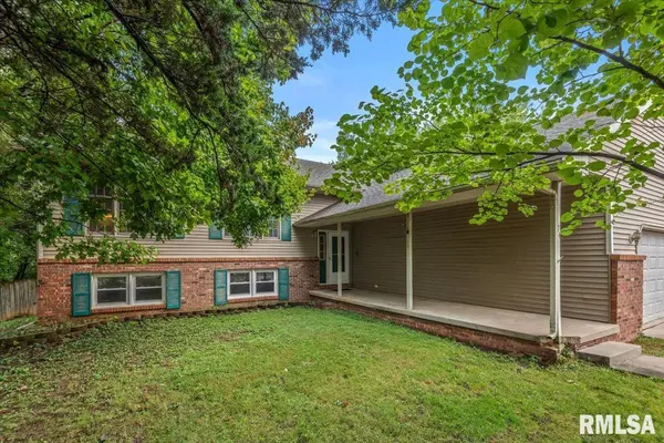 74 Holliday RD, Springfield, IL 62702