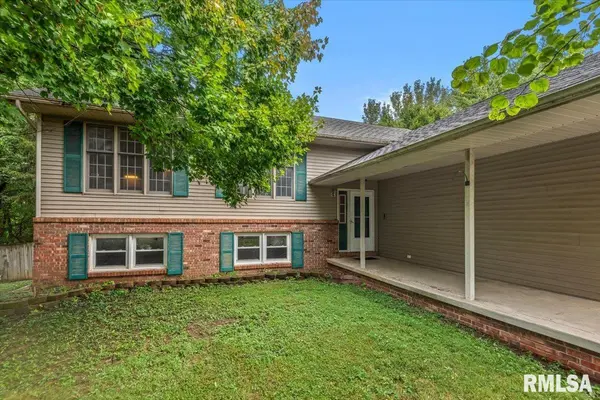 74 Holliday RD, Springfield, IL 62702