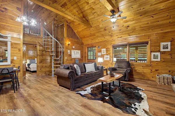 2882 Easy St, Sevierville, TN 37862