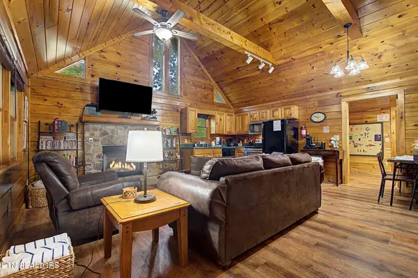 2882 Easy St, Sevierville, TN 37862