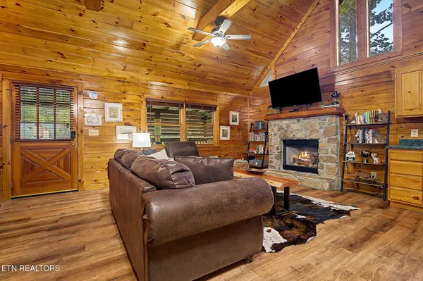2882 Easy St, Sevierville, TN 37862