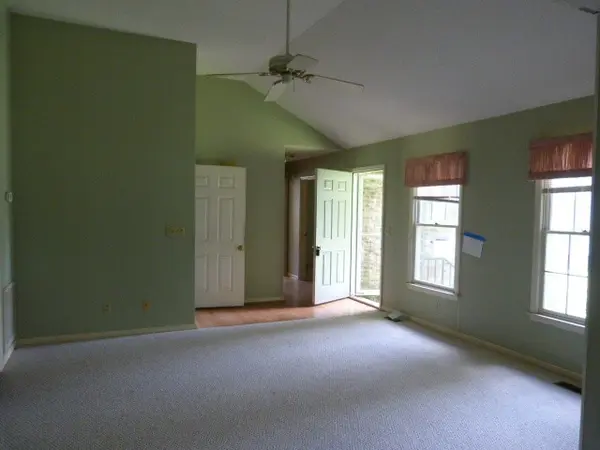 127 Bradbury Ct, Tullahoma, TN 37388