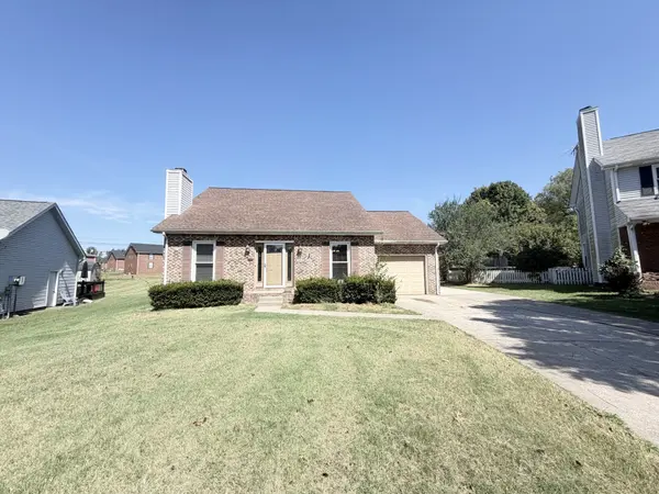1819 Bourne Cir, Clarksville, TN 37043