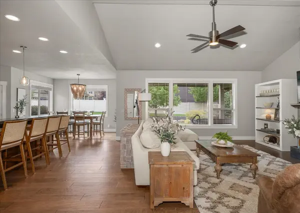 905 W Basalt Ridge Dr, Spokane, WA 99224