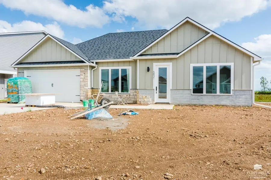 5831 Goheen DR, Manhattan, KS 66503