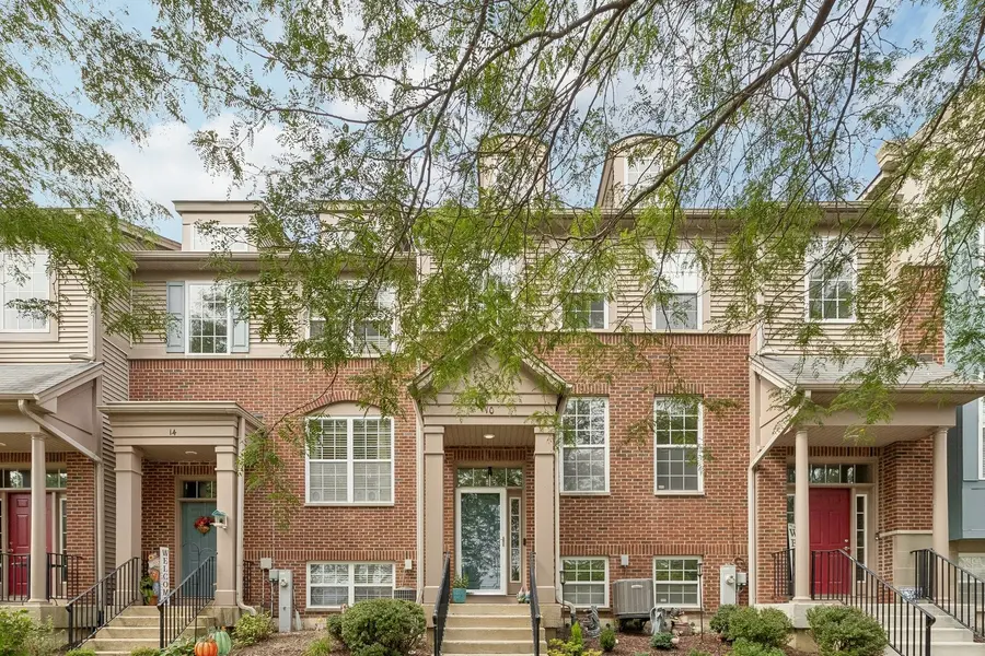 10 Thomas CT, Grayslake, IL 60030