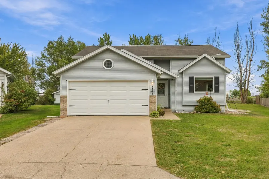 3748 Village Green CIR, Moorhead, MN 56560