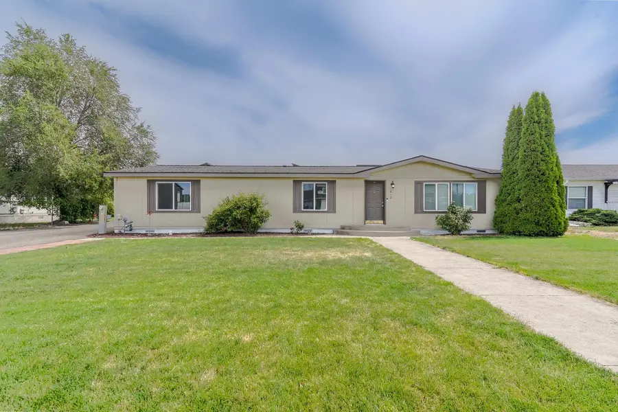 612 N Shamrock Rd, Veradale, WA 99037-8538